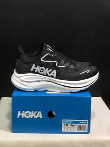 HOKA ONE ONE 春夏新款男款 Clifton 10 跑鞋，輕量、透氣、回彈、耐穿 - 黑與白 - 查看 6