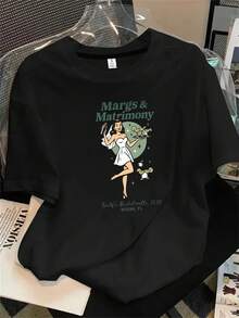 Una mujer con un vestido blanco sostiene un martini. El estampado de martini es adecuado para todas las estaciones. - Negro - Ver 1
