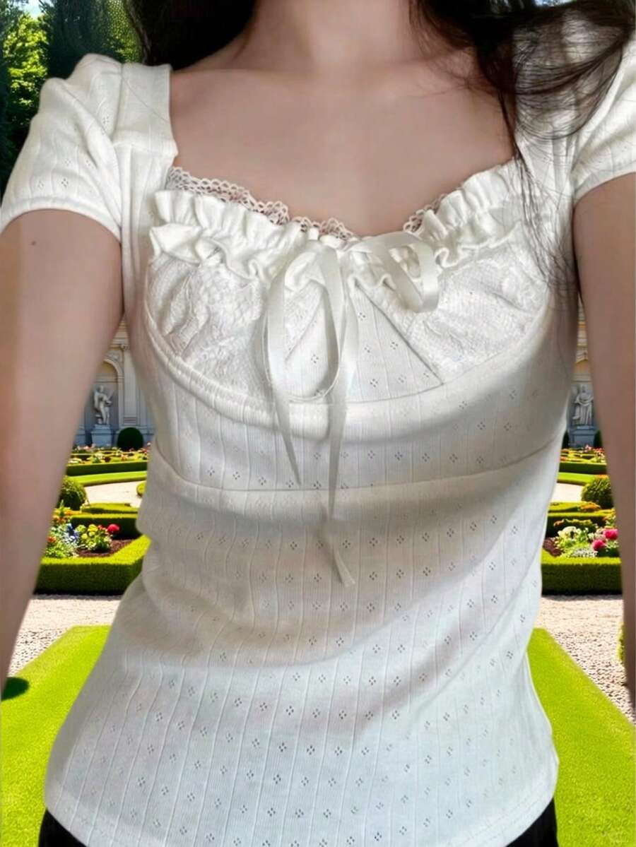 A Sweet And Summery Style T-Shirt With Cute Lace Trim And Ribbon Details. Its Pure Design Exudes A Clean And Refreshing Feel. A Versatile Piece That Suits All Ages And Genders. Lightweight And Comfortable For Summer Days. A New Women's Garment Perfect For Various Occasions. - White - View 1