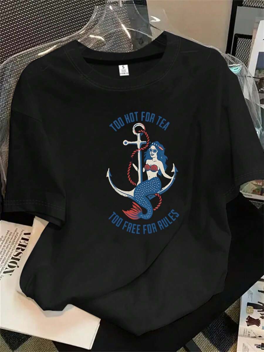 Top de mujer de manga corta y cuello redondo con estampado de ancla y una sirena sentada sobre ella, apto para todas las estaciones. - Negro - Ver 1
