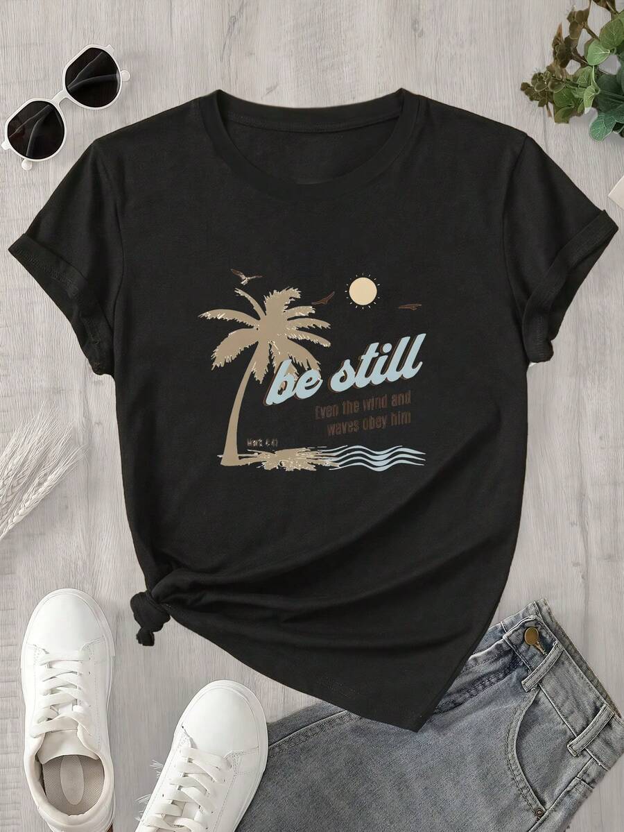 Top de mujer de manga corta y cuello redondo con estampado de palmeras y pájaros volando en el cielo, apto para todas las estaciones. - Negro - Ver 1