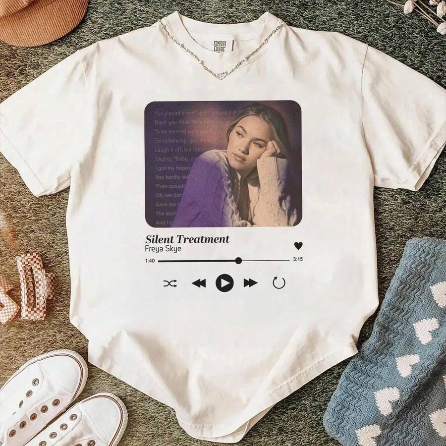 Sommar Casual Ren Bomull Dam T-shirt Freya Skye All Songs Player Music App T-shirt, Nova Bright Dawn Of The Vampires T-shirt, Zombies Stars Align Tour Silent Treatment, Trikot Toto En Ninetta, Kurdisk, Boho-stil Dam, Semesteressentiell, Dam Sportset, Maja Dam, Tröja, Våroutfit, Sommaroutfit Dam, Festivaloutfit Dam, Y2k, Påsk, Motiv, 2000-talsstil VPI3 - Svart - Visa 1