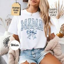 [100% Cotton] TaggedThreads Mama T-Shirt, Blue Ribbon T-Shirt, Mother's Day Gift, Aesthetic Gift For Mom, Cute T-Shirt For Mom, Bow T-Shirt, Chinoiserie T-Shirt, Gift For Her, Comfortable Summer, Autumn And Winter Styles, Short Sleeve T-Shirts - Unisex Everyday Wear For Women And Men For Campus - 白色 - 查看 1