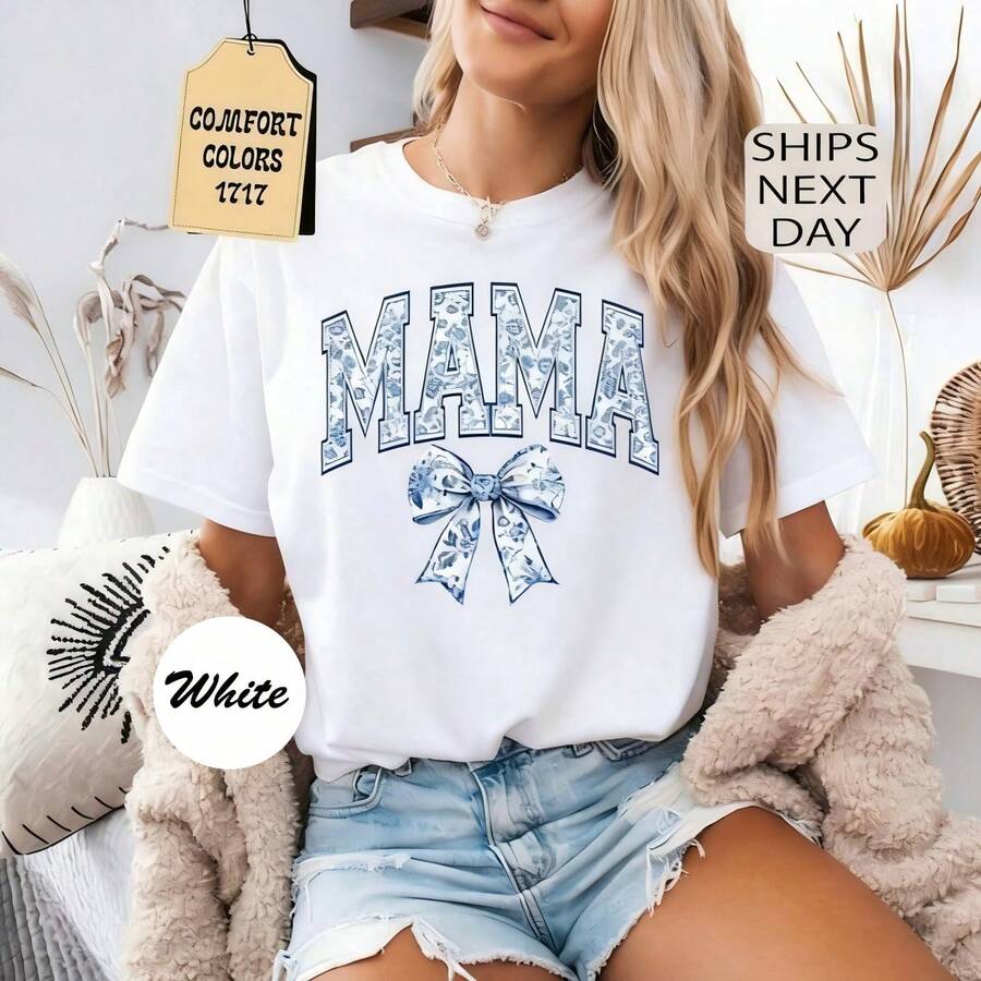 [100% Cotton] TaggedThreads Mama T-Shirt, Blue Ribbon T-Shirt, Mother's Day Gift, Aesthetic Gift For Mom, Cute T-Shirt For Mom, Bow T-Shirt, Chinoiserie T-Shirt, Gift For Her, Comfortable Summer, Autumn And Winter Styles, Short Sleeve T-Shirts - Unisex Everyday Wear For Women And Men For Campus - 白色 - 查看 1