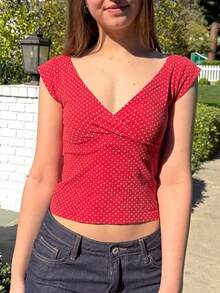Women Polka Dot Red Deep V-Neck Cap Sleeve Top, Slim Fit Cropped Ribbed Knit Blouse, Casual Summer Outfit Everyday Vacation Wear - 紅色 - 查看 1