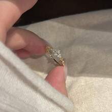1件時尚輕奢優雅精緻馬眼形立方氧化鋯開口戒指女款，極簡獨特小眾設計高端珠寶，適合日常配戴 - 金色 - 查看 2