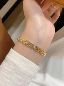 1pc Women's Elegant Gold Bangle Watch, Small Durable Fashion Square Dial, Charming Women's Gift, Suitable For Daily Wear - Gold - View 6
