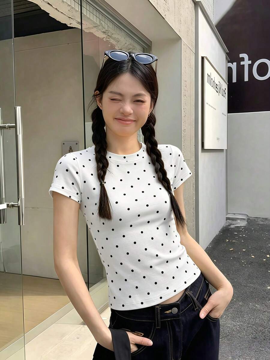 波點女款圓領修身短袖T恤,夏季修飾身形美式風格百搭辣妹上衣,休閒款 - 波點-白色 - 查看 1