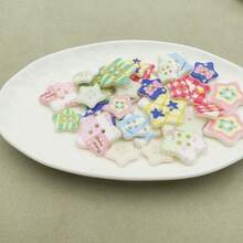 12/25/35/50入 星星印花鈕扣 彩色五角星四孔鈕扣 甜美格紋印花鈕扣 衣物毛衣開襟衫襯衫手工DIY配件裝飾鈕扣 隨機款式圖案顏色 - 多色 - 查看 9