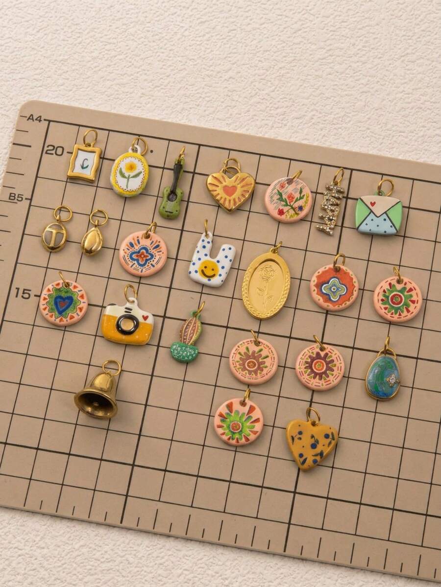 1件复古珐琅水滴吊坠饰品,采用18K不锈钢材质,包含心形、花朵、相机、塑料袋、仙人掌、金色水滴、相框、铃铛、吉他等图案。防水防褪色,适合女性或情侣佩戴,可用作手链吊坠、珠宝吊坠、项链吊坠、夏季饰品、手机挂绳吊坠、钥匙扣吊坠等。 - 彩色 - 查看 1