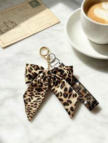 1 buah Gantungan Kunci Motif Leopard dengan Pita dan Berlian Imitasi, Motif Leopard Berkilau Dua Sisi, Cincin Terbuka dan Gesper Pegas, Liontin Ringan yang Menarik Perhatian, Untuk Dompet, Ransel, Tas Jinjing, Tas Tangan, Tarikan Resleting, Kaca Spion Mobil, Untuk Wanita, Anak Perempuan, Remaja, Pecinta Mode, Hadiah Ulang Tahun, Dekorasi Pesta, Aksesori Sehari-hari - MultiWarna - View 5