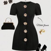jianchaimaoyi02  MOD Vestidos talla grande. Vestido negro mini talla grande de manga corta con botones dorados con rosas. Silueta clásica, cintura ajustada, diseño elegante. Acabado suave, cuello redondo, aspecto estructurado. Delicados acentos florales, estilo refinado, tela suave al tacto. Líneas sencillas, negro atemporal, sutil brillo, color versátil, corte suave. - Albaricoque - Ver 9