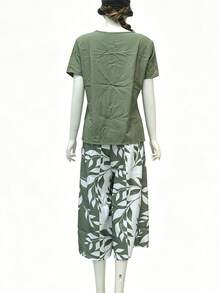 Women's Casual Two Piece Outfits Spring Summer, Light Blue Short Sleeve Round Neck Top & Blue White Leaf Print Calf Length Wide Leg Pants, Loose Comfortable Matching Sets For Daily Casual, Vacation, Lounge & Commute - 綠色 - 查看 5