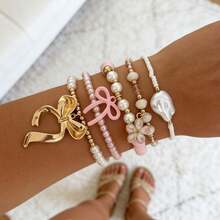 5-teiliges Set süßer Y2K-Boho-Armbänder in Rosa mit Perlen, Schleife, Blume und barocker Perle, vergoldet, für den Alltag und Urlaub von Frauen - Typ A - Übersicht 7