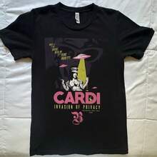 Camiseta con Gráfico INVASION OF PRIVACY RARA - Negro - Ver 1