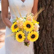 1PC Artificial Sunflower Bouquet, Yellow Fake Flowers,Vintage Faux Silk Sunflowers, Long Stem Artificial Flower Bouquet For Home Decor, DIY Wedding Decor, Garden Outdoor Party Festival Gift Decor, Valentine's Day, Birthday Gift, Graduation Gift, Etc. - Yellow - View 9