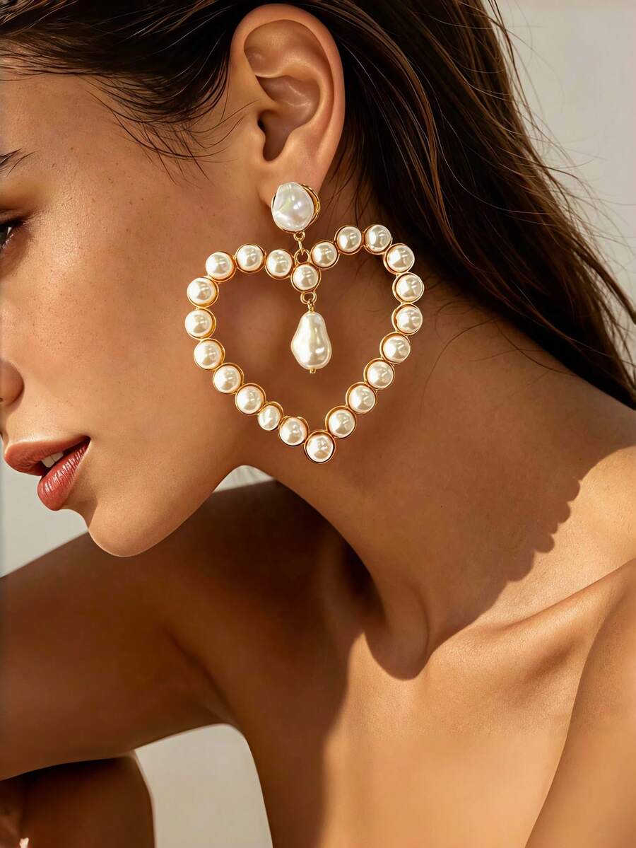 1 Pair Niche Design Vintage Style Irregular Baroque Faux Pearl Large Hoop Earrings, Luxury Metal Trim Women's Party Outfit, Birthday Date, Evening Gala Photo-Worthy Eye-Catching Earrings, 1 Pair New Chinese Style Vintage Glossy Gold-Plated Metal Trim Blue And White Porcelain Floral Print Irregular Asymmetric Hollow Large Hoop Earrings For Women's Travel Photography, Banquet, Vacation, Exaggerated Chinese Style Earrings - Golden Yellow+White - View 1