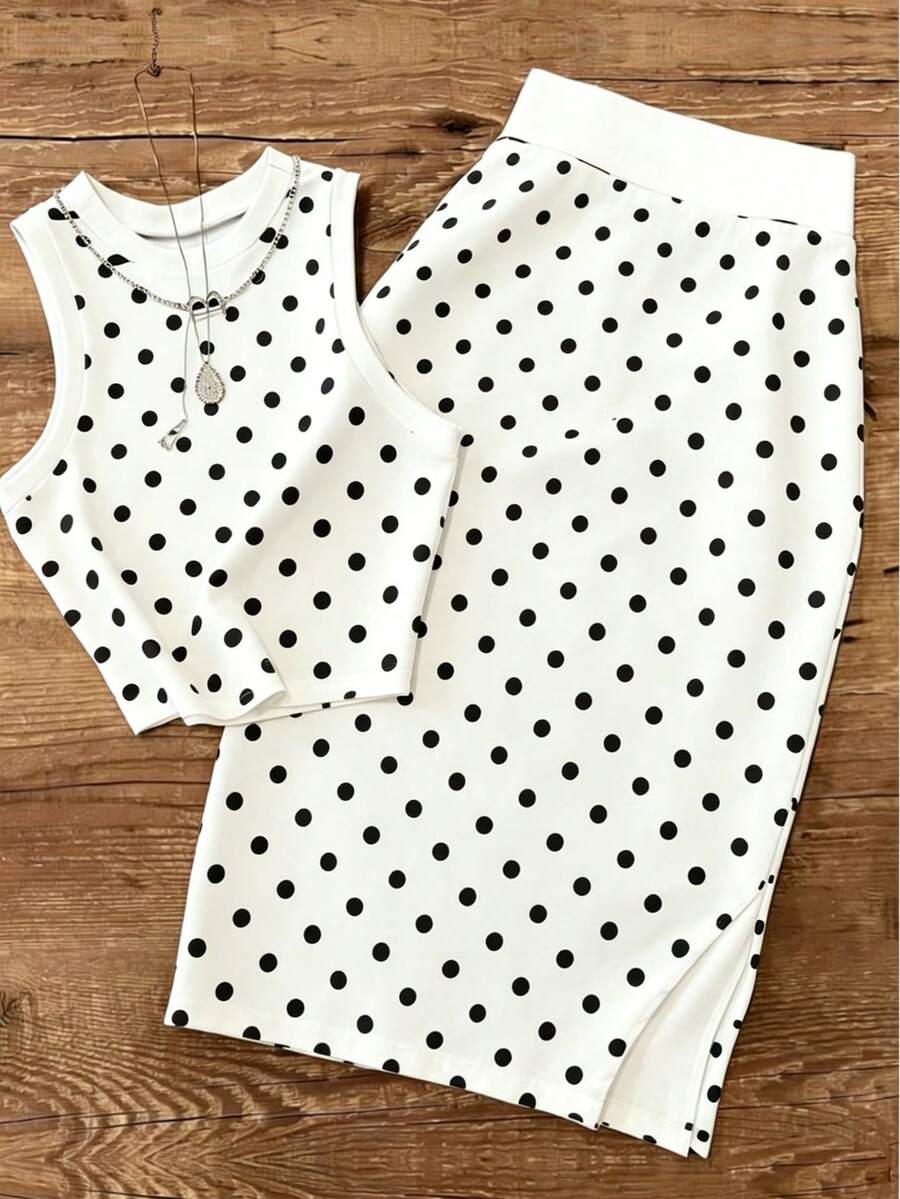 UREREM Bộ 2 món áo tank top và chân váy nữ kẻ sọc phối màu, gân tăm, xẻ tà, phong cách casual thanh lịch đi tiệc và đi biển - Chấm bi trắng - Xem 1