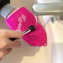 Makeup Brush Cleaner Glove Mitt Silicone Cosmetic Cleaning Scrubber Face Brushes And Eye Brush Washing Pad Pink (Red) - Black - View 9
