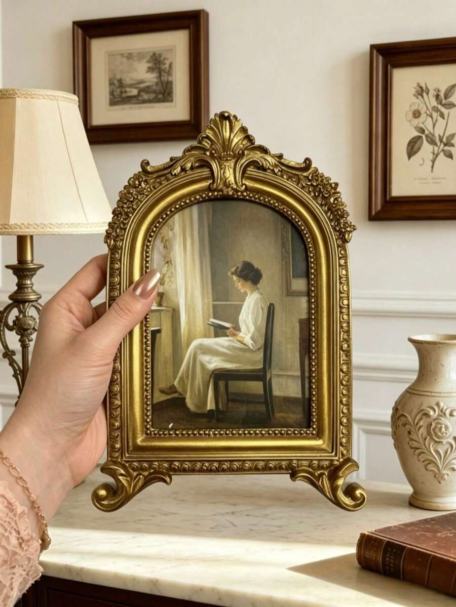 1 khung ảnh nhựa resin màu vàng phong cách vintage, khung mini dập nổi Baroque, khung để bàn sang trọng, trang trí bàn làm việc phong cách cung điện, quà tặng nội thất mềm sáng tạo cho gia đình, giá trưng bày ảnh nhỏ cho kệ, lò sưởi, bàn trang điểm, trang trí nhà phong cách retro, trưng bày ảnh cưới, quà tốt nghiệp, quà ảnh gia đình Ngày của Cha, quà tân gia, trang trí nhà mùa hè - nhiều màu - Xem 1