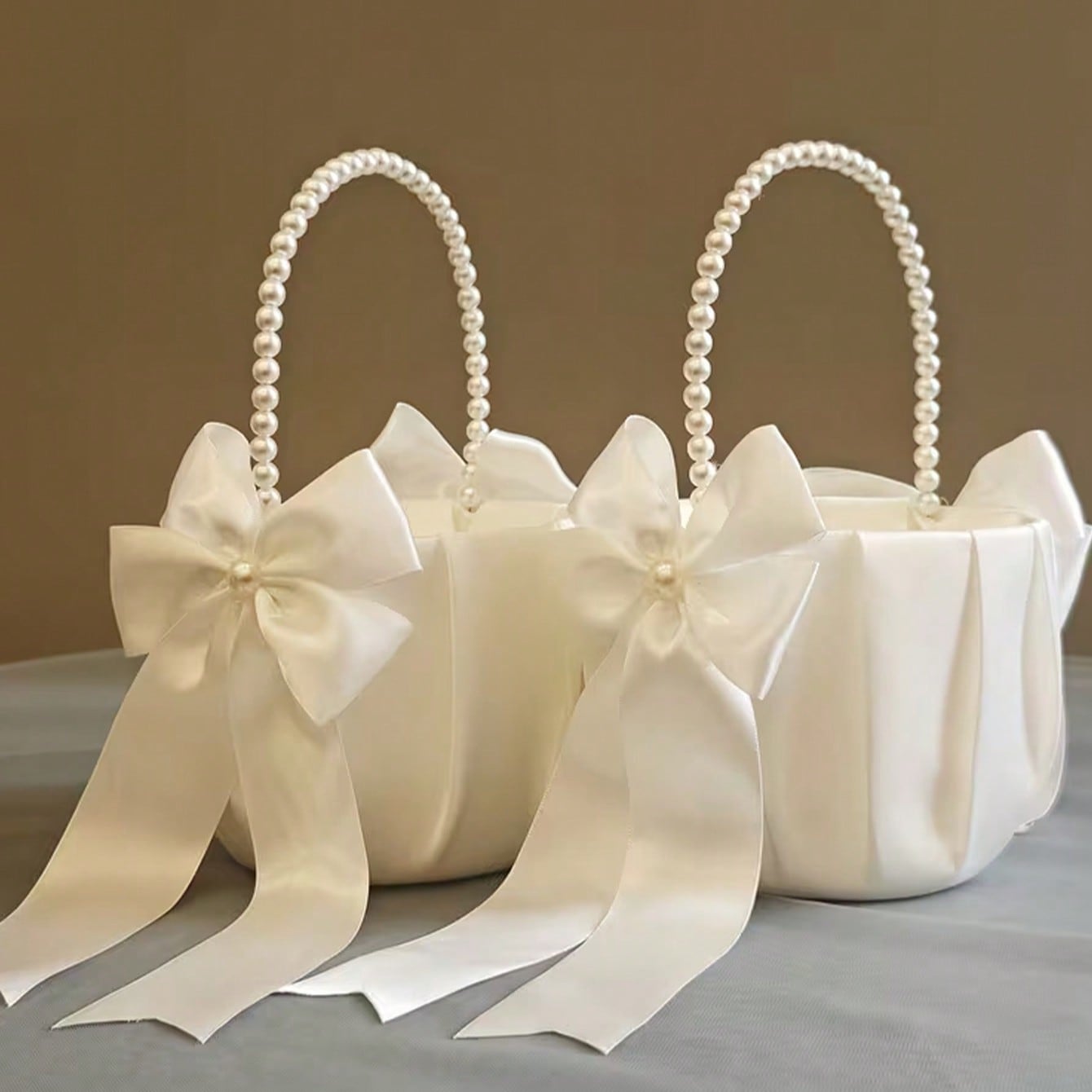 2/1pc Solid Color Swallowtail Large Bow Pearl Handle Petal Basket, Suitable For Church Wedding, Wedding Party, Anniversary, Theme Party, Outdoor Wedding Decoration, Wedding Photography Props And Party