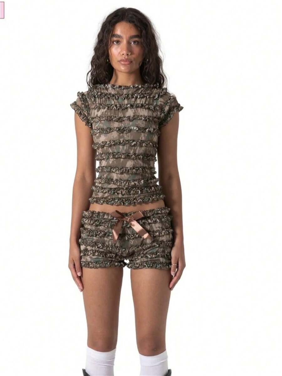Conjunto de dos piezas para mujer: tirantes con bordes ondulados, calados y lazos estilo chica dulce y atrevida, junto con pantalones cortos abullonados de encaje para verano - Verde Oliva - Ver 1