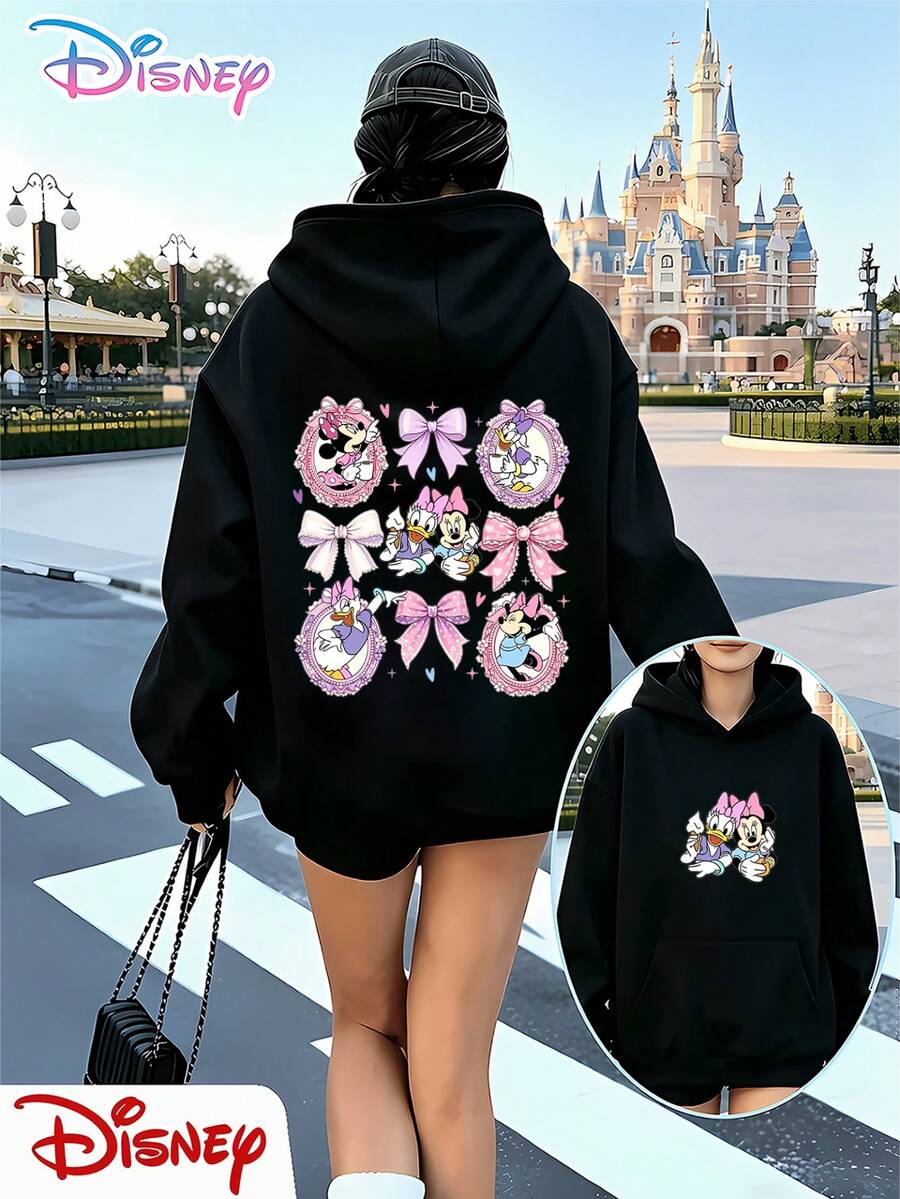 Disney Minnie & Daisy Bow Hoodie, Featuring Sweet Front And Back Prints Celebrating The Iconic Duo, With Minnie Mouse And Daisy Duck In Pastel Frame-Style Portraits, Complemented By Soft Pink Bows And Delicate Heart Accents. Made With Soft, Warm, Skin-Friendly Fabric That Offers A Cozy, Cloud-Like Feel. The Detailed, Fade-Resistant Prints Showcase The Pair In Whimsical Layouts, With Playful Details And Pastel Tones, Adding A Heartfelt, Magical Touch To Every Look. Designed For A Relaxed Fit That Keeps You Comfortable All Day Long, Perfect For Theme Park Trips, Casual Outings, Or Lounging At Home. A Wonderful Gift For Any Disney Fan, Blending Comfort, Style, And Timeless Magic Effortlessly. - màu đen - Xem 1
