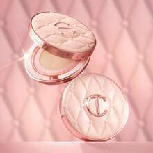 Charlotte Tilbury Pillow Talk 美顏氣墊底妝 #2C 淺色 12g/0.42 Oz | 靈感來自好萊塢粉色燈光迷人光澤的 Pillow Talk 濾鏡效果 | 絲滑柔順、健康光澤 + 平滑第二層肌膚妝感 | 長效持妝 | 防脫色配方 | 易疊加 + 易暈染，可打造均勻中度遮瑕 - 2C - 12g - 查看 8