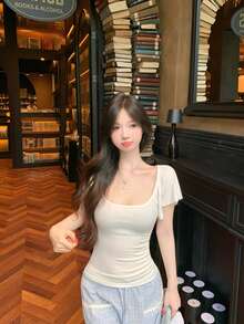 女款春夏新款針織時尚白色修身圓領T恤，荷葉邊袖設計，休閒百搭，適合日常穿著 - 白色 - 查看 1