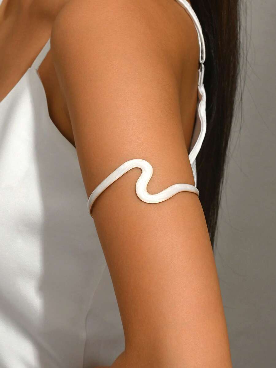 1pc Y2K Sweet Cool Minimalist Ins Style White Wavy Enamel Arm Cuff, Suitable For Women's Daily Commute, Vacation, Travel, Atmospheric Accessory - White - View 1