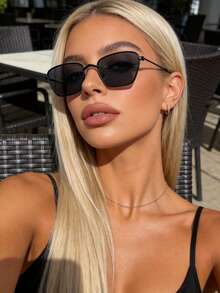 1 Pair Compact Metal Geometric Frame Classic Black Fashion Glasses, Suitable As Holiday Gift For Women, Everyday Outdoor Accessory - Grey - View 2
