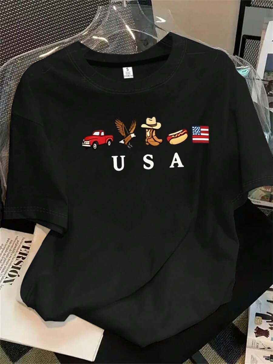 Top de mujer de manga corta y cuello redondo con un personaje de dibujos animados, la bandera estadounidense y un estampado de un coche de fondo, apto para todas las estaciones. - Negro - Ver 1