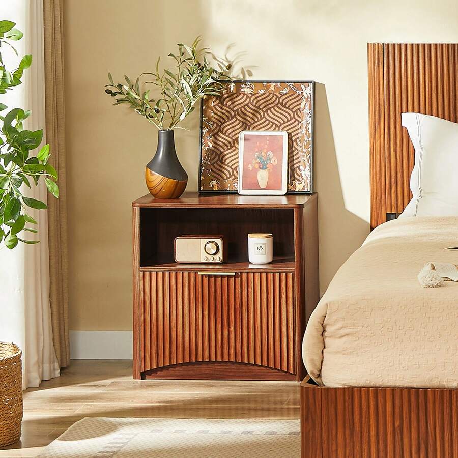 Fluted Bedside Table With Open Drawer And Gold Handles, Space-Saving, Ideal For Bedrooms And Living Rooms, With A Walnut Look. - 核桃色 - 查看 1