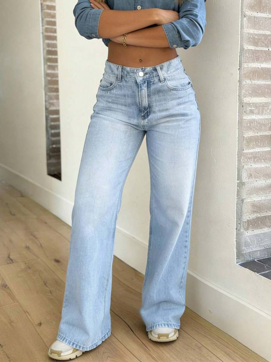 Celana Jeans Wanita Kasual Model Lurus dengan Potongan Pas Badan dan Warna Pudar - Light Wash - View 1