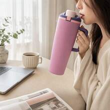 Owala 40oz FreeSip Water Bottle, Exquisitely Made Stainless Steel Insulated Cup, Handy Built-In Straw, Excellent 24-Hour Cold Keeping Effect, Leak Proof Lid Plus Durable Brown Handle, Popular Pink Color, Thoughtful Present And Daily Necessity For Work Enthusiasts And Sports Lovers - Hồng - Xem 2