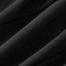 yonghongmaoyi1  MOD Vestidos talla grande. Vestido negro mini talla grande de manga corta con botones dorados con rosas. Silueta clásica, cintura ajustada, diseño elegante. Acabado suave, cuello redondo, aspecto estructurado. Delicados acentos florales, estilo refinado, tela suave al tacto. Líneas sencillas, negro atemporal, sutil brillo, color versátil, corte suave. - Burdeos - Ver 11