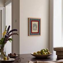 1 pieza Decoración de arte de pared en lienzo, cuadro colgante enmarcado, póster vintage de lata de sardinas a cuadros, patrón retro azul marino y rojo a cuadros, diseño de pez pintado a mano, decoración de cocina única, póster de sardinas estilo costero minimalista, obra de arte con tema de comida náutica, borde a cuadros azul y rojo llamativo - A - Ver 5