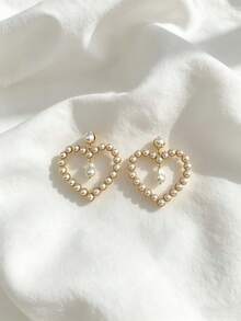 1 Pair Niche Design Vintage Style Irregular Baroque Faux Pearl Large Hoop Earrings, Luxury Metal Trim Women's Party Outfit, Birthday Date, Evening Gala Photo-Worthy Eye-Catching Earrings, 1 Pair New Chinese Style Vintage Glossy Gold-Plated Metal Trim Blue And White Porcelain Floral Print Irregular Asymmetric Hollow Large Hoop Earrings For Women's Travel Photography, Banquet, Vacation, Exaggerated Chinese Style Earrings - Golden Yellow+White - View 3