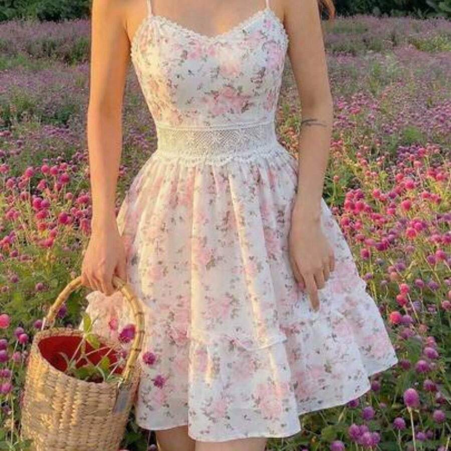 MOD Vestido mini elegante de verano con tirantes finos, encaje, parches y pliegues con estampado floral diminuto AG - Multicolor - Ver 1