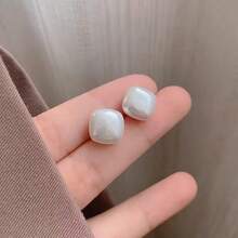 1對女士方形糖果珍珠耳釘，輕奢高端小眾優雅設計耳環 - 白色 - 查看 8
