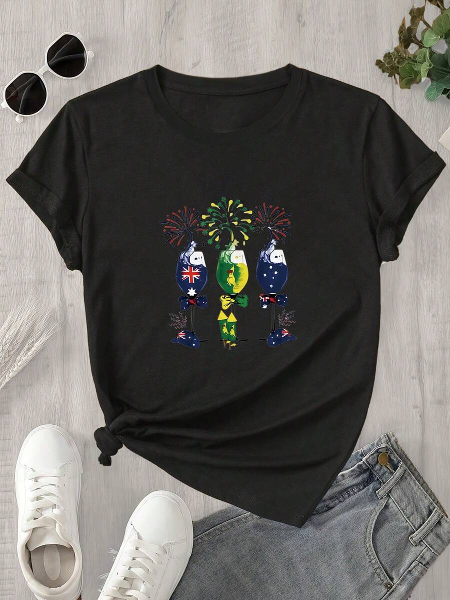 Una camisa de mujer de cuello redondo y manga corta con dos copas de vino tinto, con un estampado de fuegos artificiales de fondo; adecuada para todas las estaciones. - Negro - Ver 1