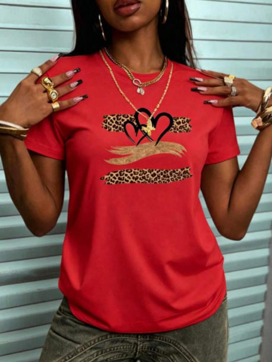 Women's Casual Summer T-Shirt With Vintage Leopard Print And Heart Design, Round Neck, Short Sleeve, Vintage Urban Style, Unisex, Loose Fit, Cotton, Short Sleeve T-Shirt With Round Neck, Blouses For Women, Women's T-Shirts, Casual Blouses For Ladies. - 紅色 - 查看 1