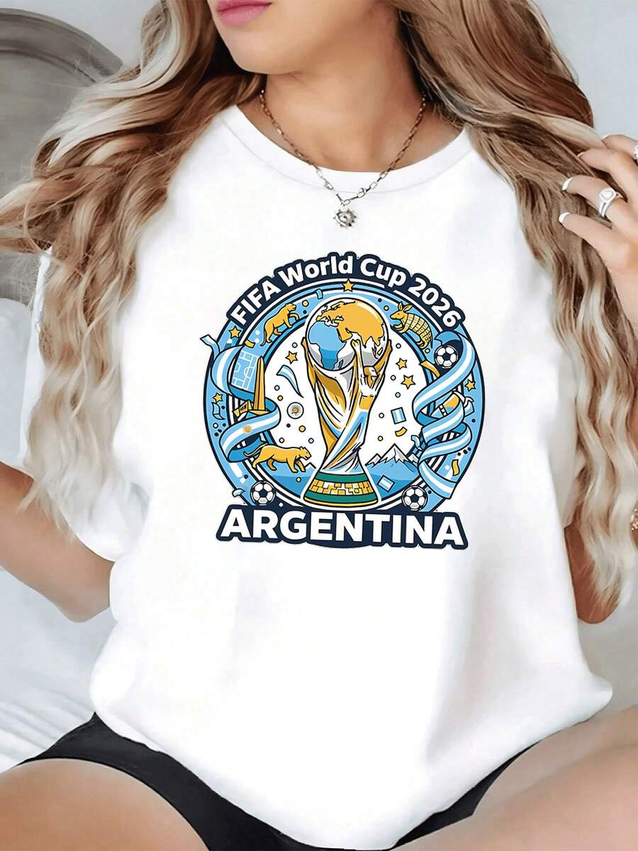 Fashionable World Cup Trophy With A Golden Design Surrounded By Argentine Symbols Such As Mountains, A Soccer Ball, A Light Blue Ribbon, And The National Sun, Representing Pride And Triumph. Women's T-Shirt, 100% Cotton. New Summer Women's T-Shirt, Casual And Comfortable Crew Neck Top - 白色的 - 查看 1