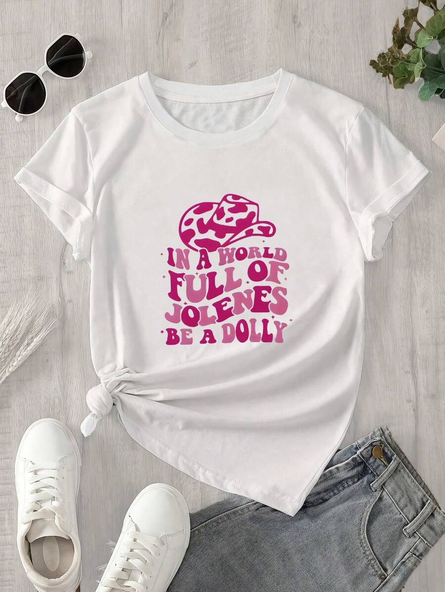 Una camisa de manga corta con cuello redondo para mujer, combinada con un sombrero de mezclilla rosa y una camisa estampada de manga corta, apta para todas las estaciones. - Blanco - Ver 1