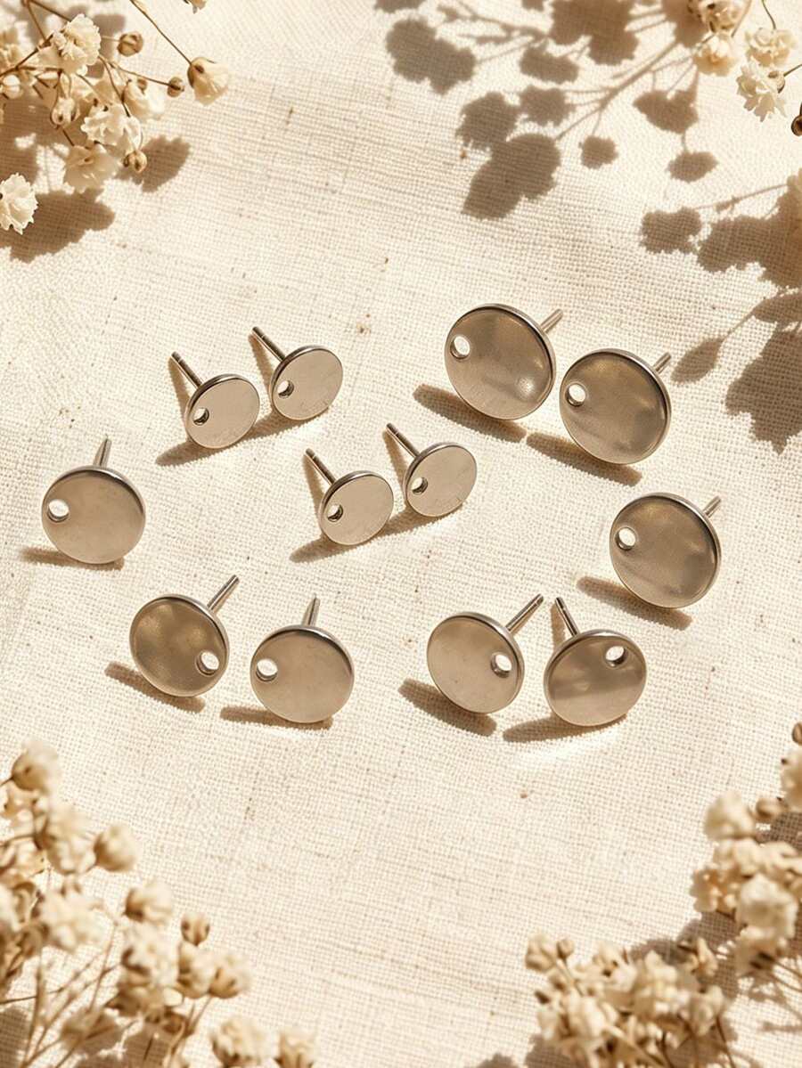 50 piezas de postes de aretes redondos planos perforados, bases de aretes de acero inoxidable 304 chapadas en oro de 18K, suministros para hacer aretes colgantes DIY hechos a mano - pendientes - Ver 1