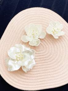 1bag 3pcs 3D Glossy Pearl White Resin Flower Appliques With Gold Center Beads, DIY Embellishments For Hair Clips, Hats, Shoes, Clothes, Brooch Pins, Craft Supplies For Women Girls. - White - View 9