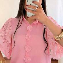 Camisa con cuello bordado y calado con diseño floral de Solstice Apparel, blusa rosa para damas adecuada para uso casual, trabajo, brunch y jardín - Rosa - Ver 5