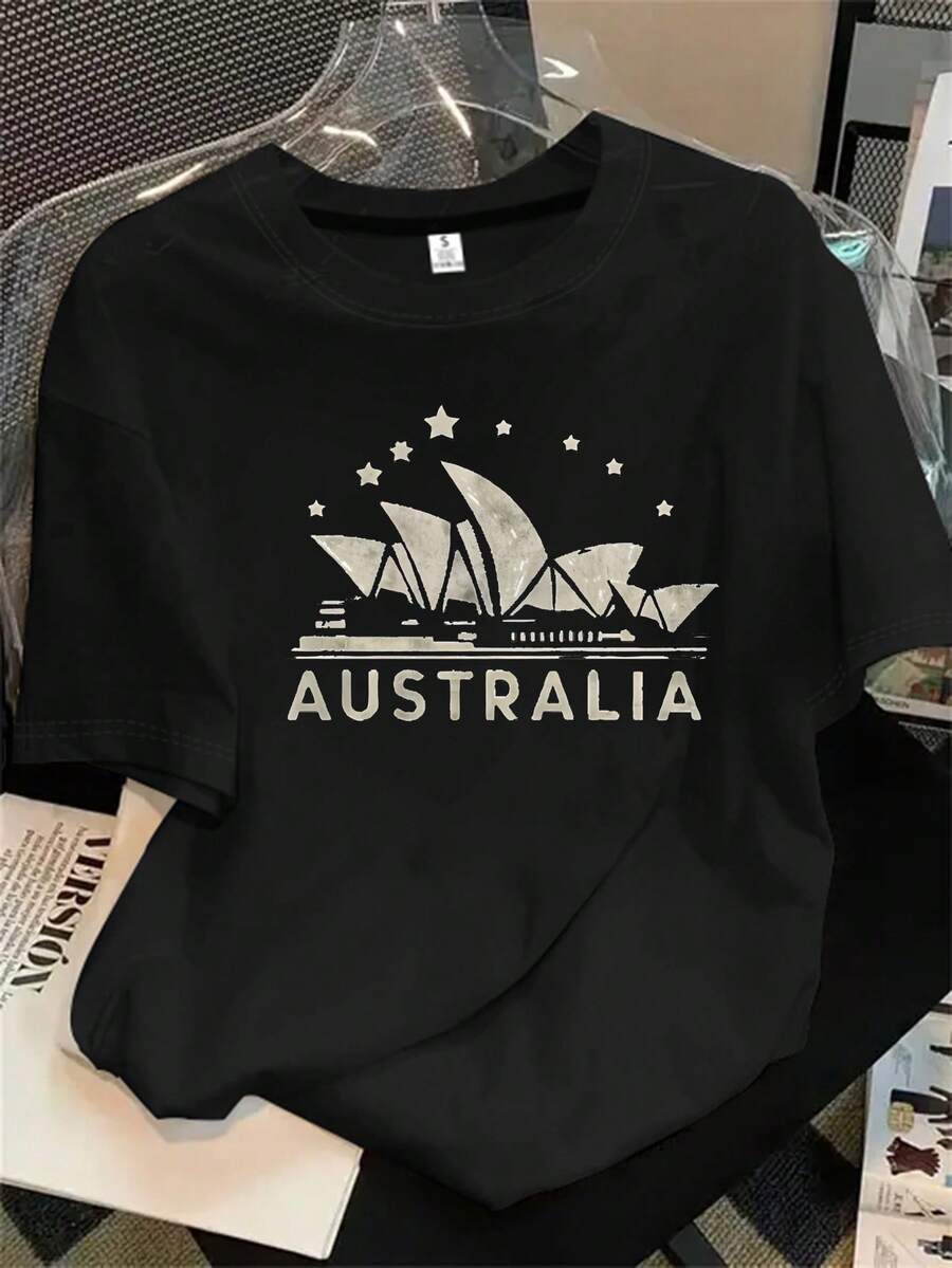Camisa de mujer de manga corta y cuello redondo con el logo de Australia y un estampado de la ópera de Sídney de fondo; apta para todas las estaciones. - Negro - Ver 1