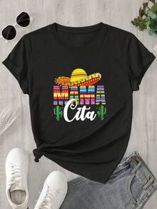 Top de mujer de manga corta y cuello redondo con la imagen de un sombrero mexicano y un estampado de cactus de fondo, apto para todas las estaciones. - Negro - Ver 1