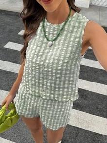 标准尺码女士春夏圆领弧形下摆刺绣褶皱格纹两件套休闲度假套装，优雅时尚 - 墨綠色 - 查看 4
